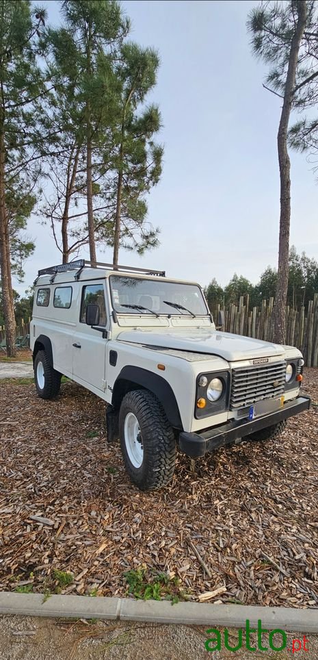 2001' Land Rover Defender photo #1