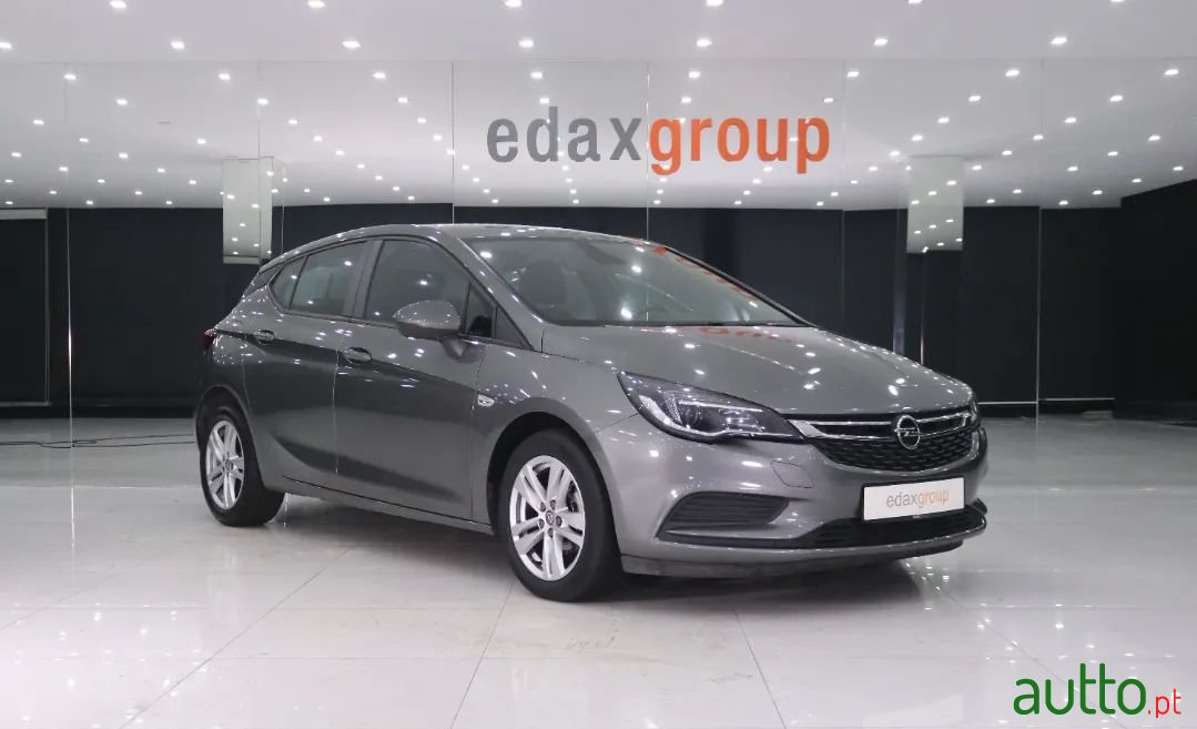 2018' Opel Astra photo #1