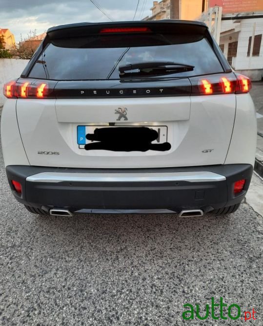 2021' Peugeot 2008 photo #2