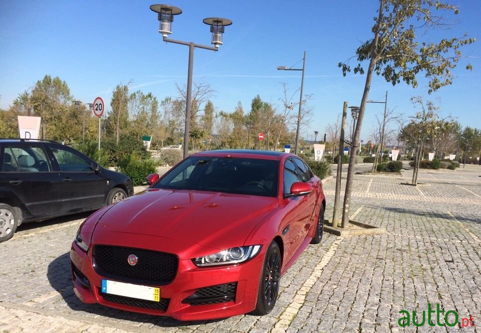 2015' Jaguar Xe photo #2