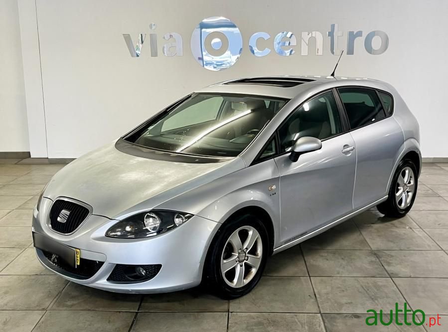 2009' SEAT Leon photo #3