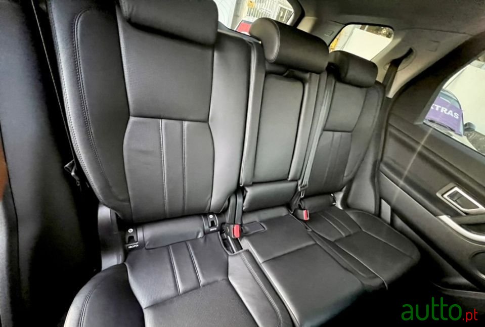 2016' Land Rover Discovery Sport photo #5