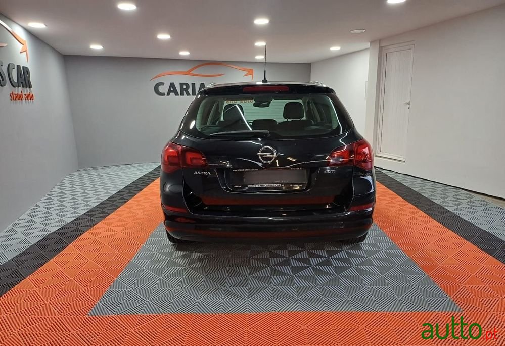 2012' Opel Astra Sports Tourer photo #4