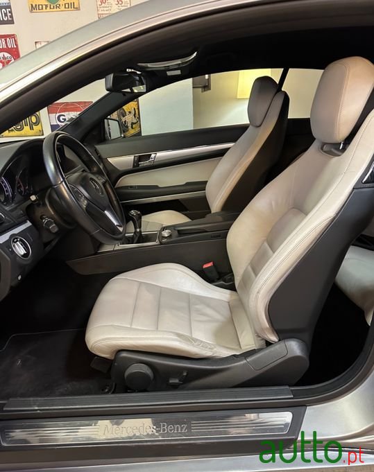 2012' Mercedes-Benz E-220 photo #6