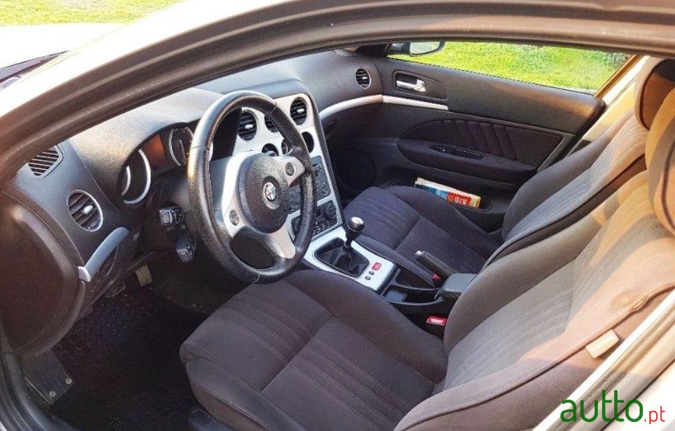 2008' Alfa Romeo 159 Sportwagon photo #5