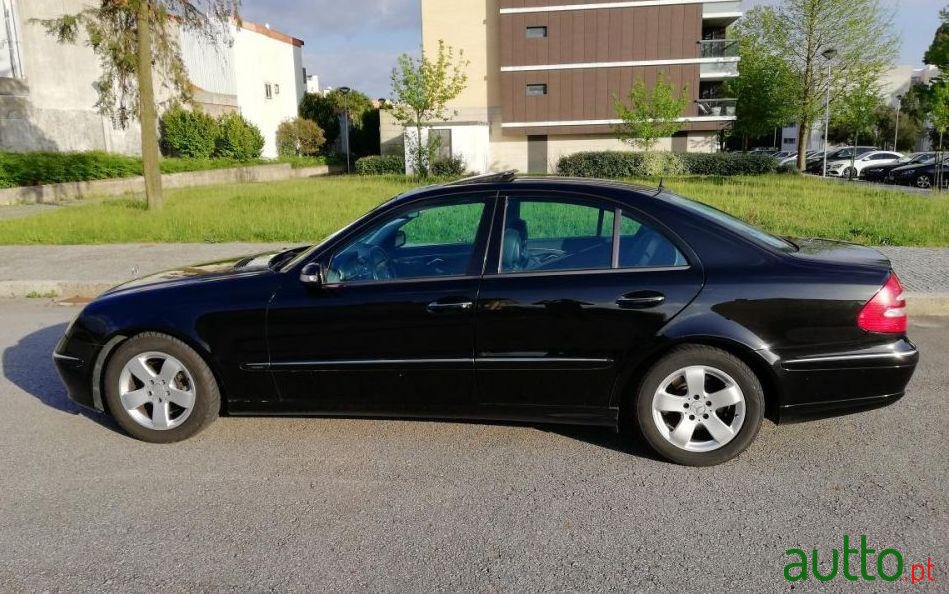 2006' Mercedes-Benz E-220 photo #2