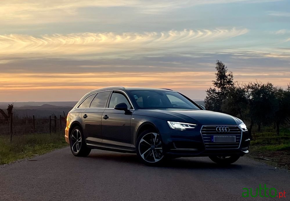 2017' Audi A4 Avant photo #1