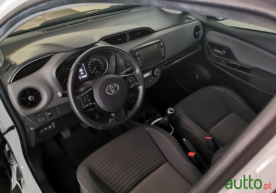 2020' Toyota Yaris 1.0 Vvt-I Active photo #5