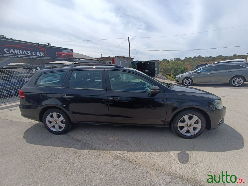 2011' Volkswagen Passat photo #6