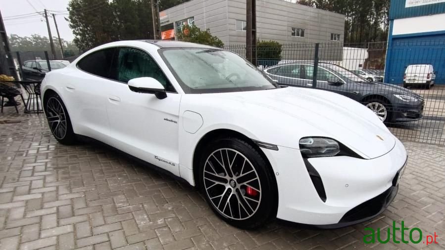 2020' Porsche Taycan 4S photo #2