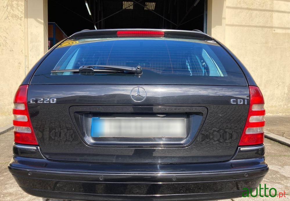 2004' Mercedes-Benz C 220 photo #5