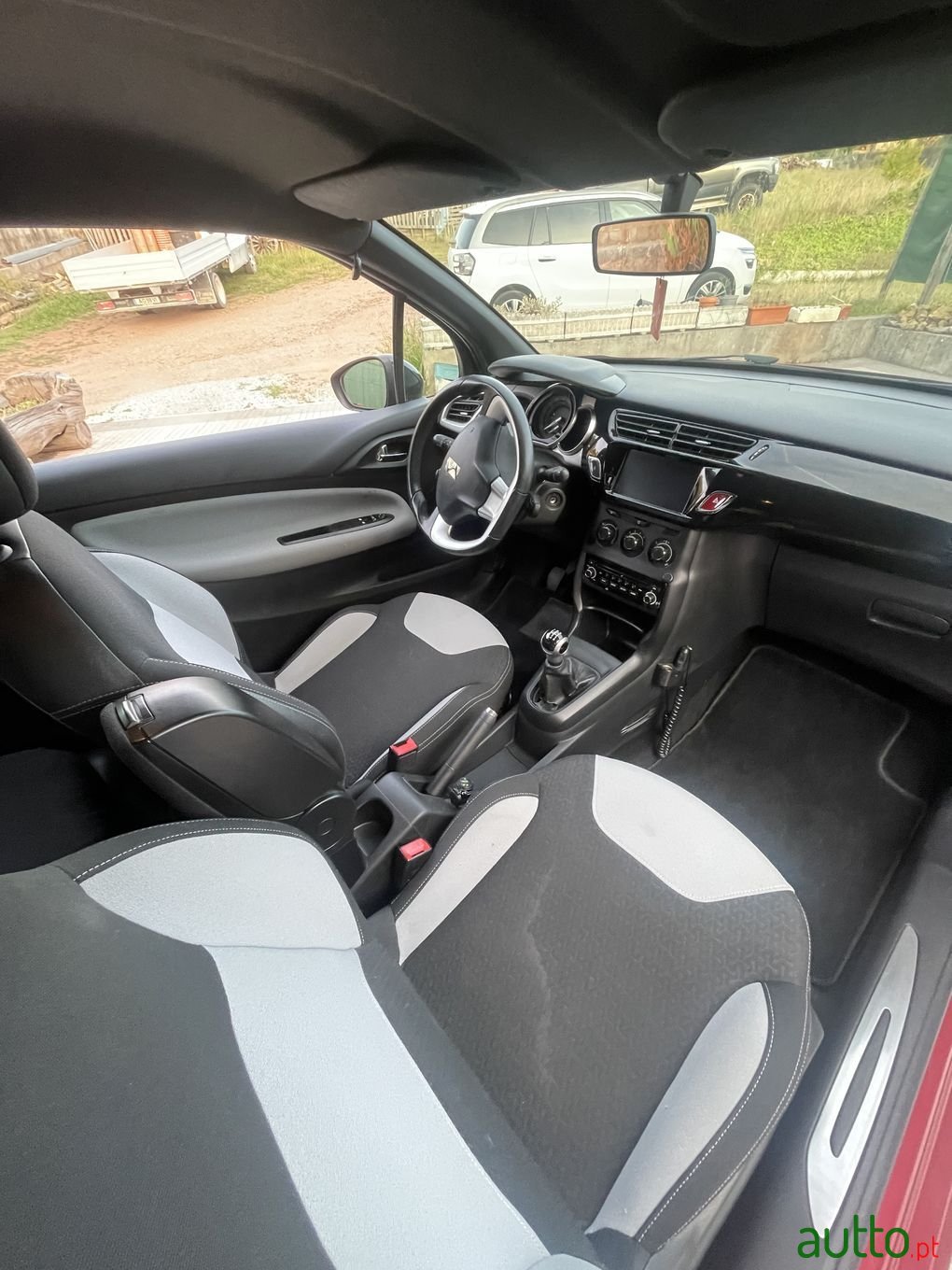 2013' Citroen DS3 photo #3