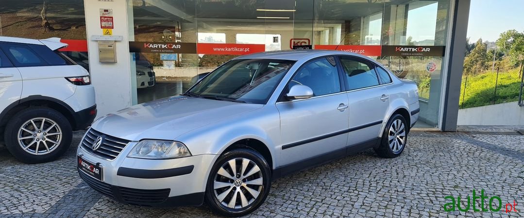 2004' Volkswagen Passat photo #1