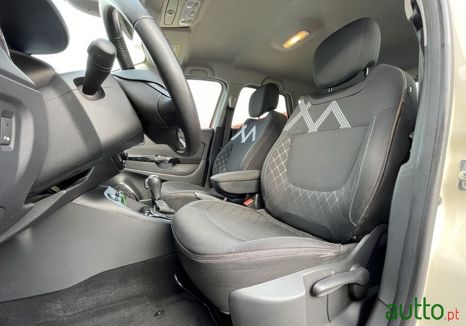 2013' Renault Captur photo #3