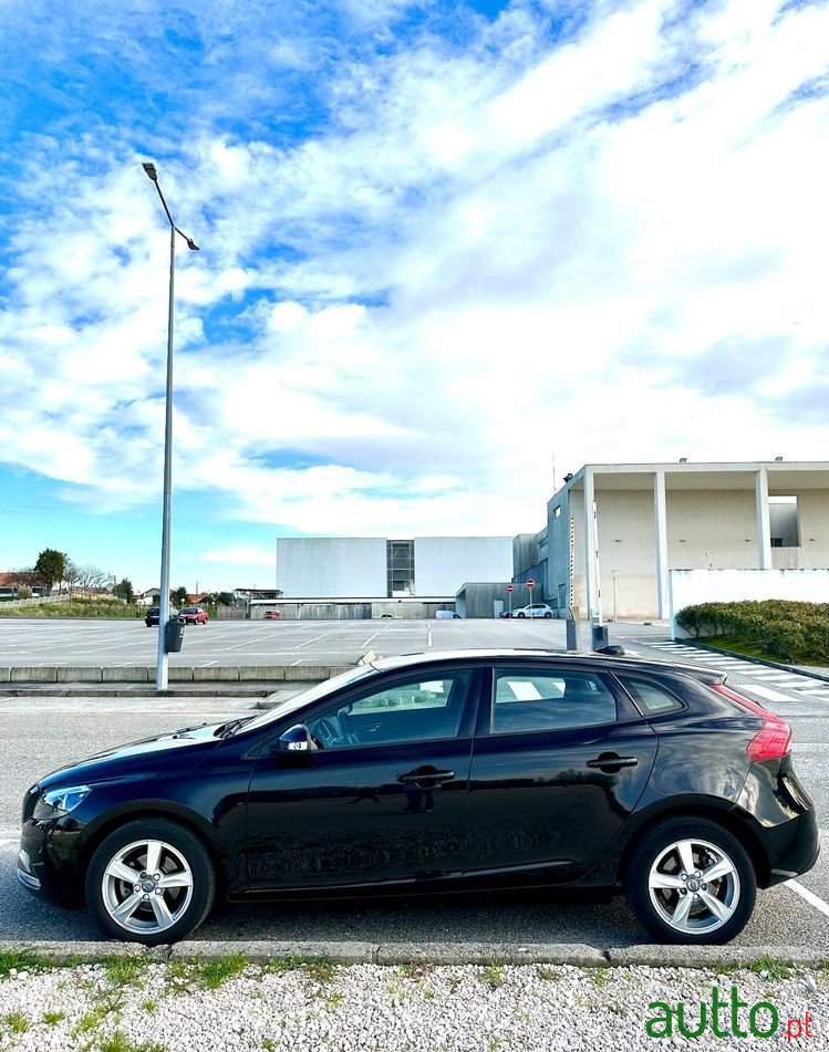 2016' Volvo V40 photo #6