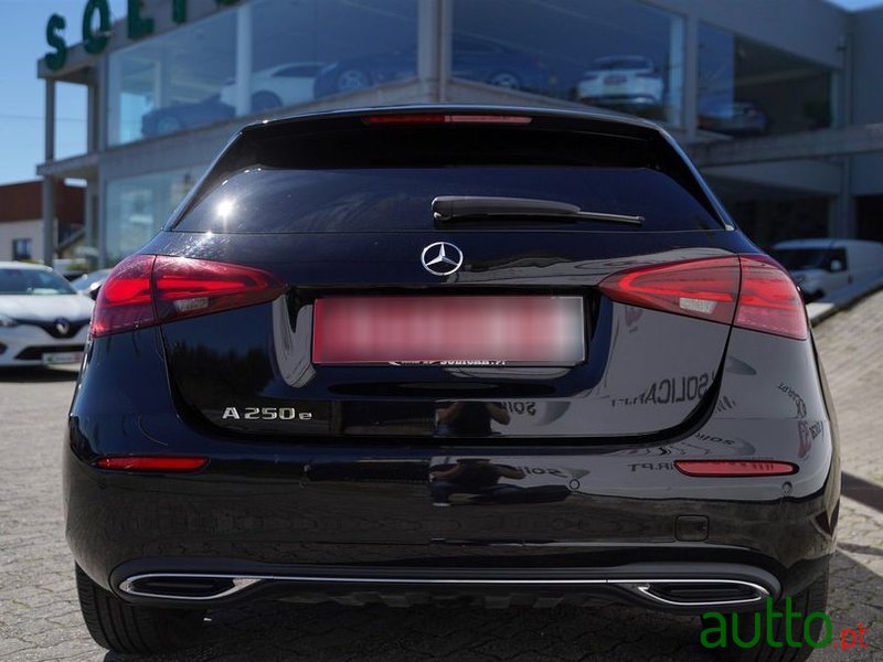 2024' Mercedes-Benz Classe A E photo #3