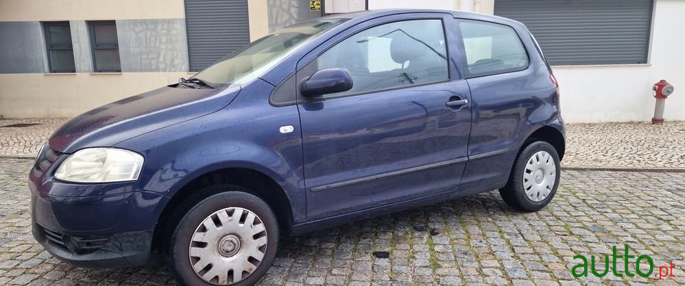 2006' Volkswagen Fox photo #2