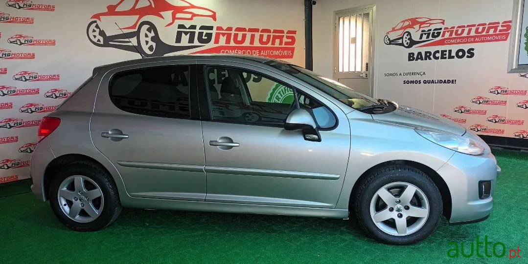 2010' Peugeot 207 photo #2