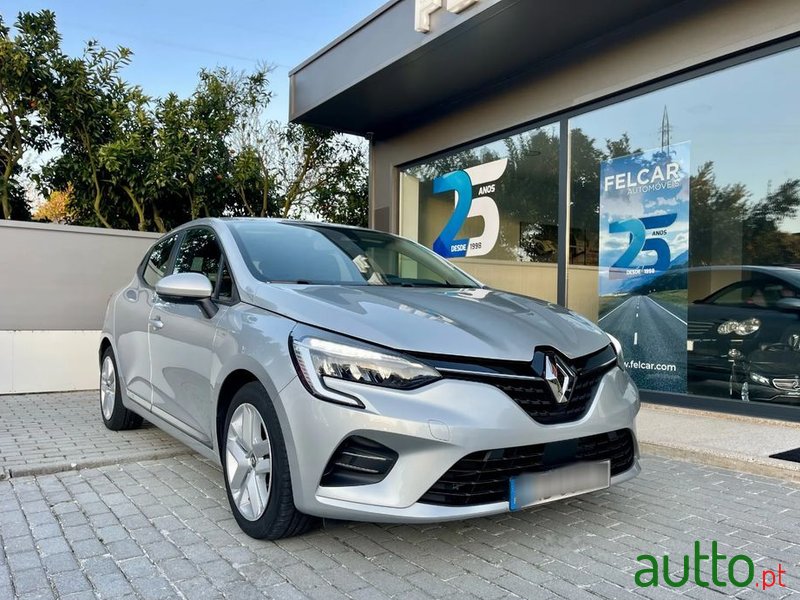 2020' Renault Clio photo #1