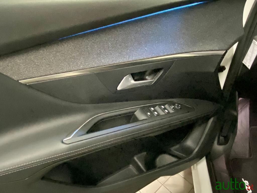 2020' Peugeot 3008 photo #3