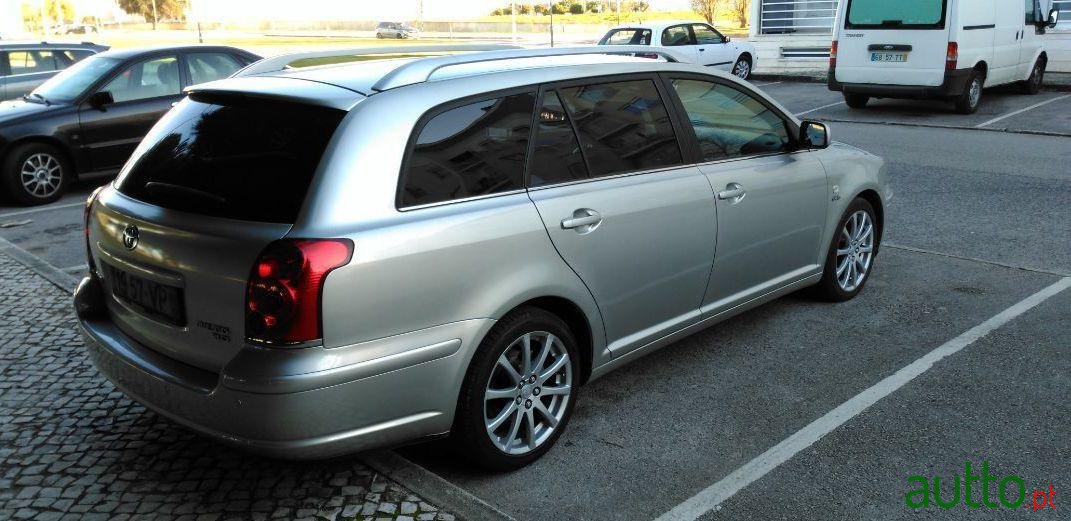 2003' Toyota Avensis photo #1