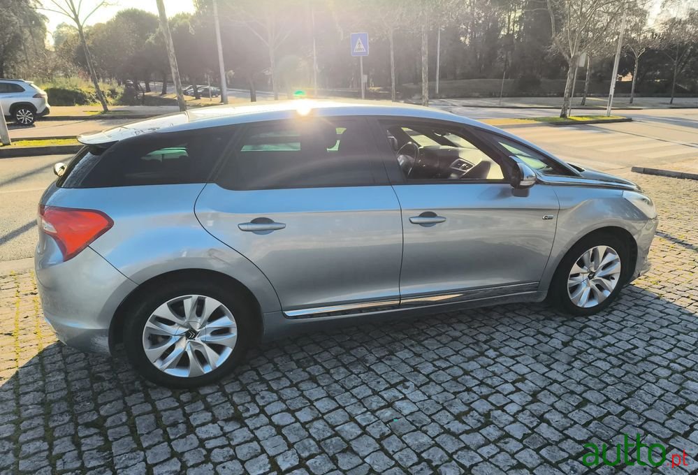 2012' Citroen DS5 photo #5