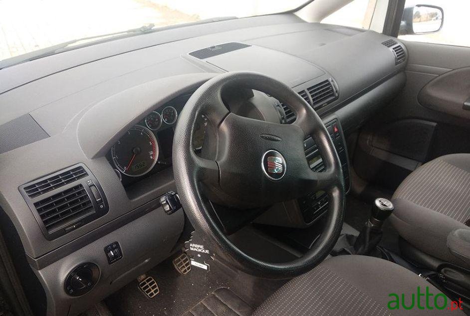 2008' SEAT Alhambra photo #3