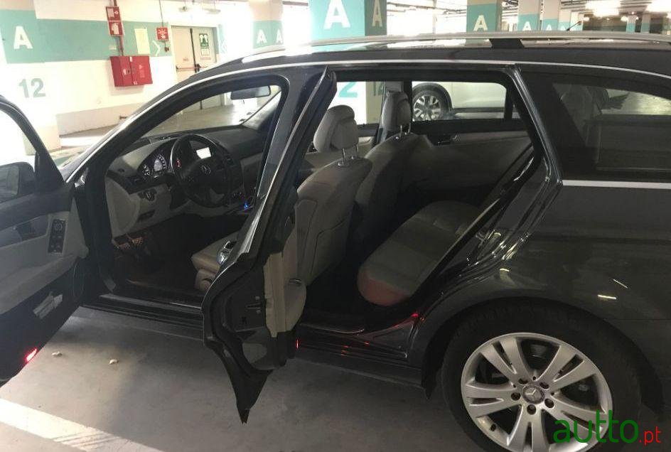 2010' Mercedes-Benz C-250 Avangarde photo #2