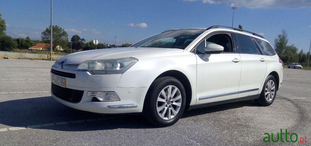 2013' Citroen C5 Tourer photo #2