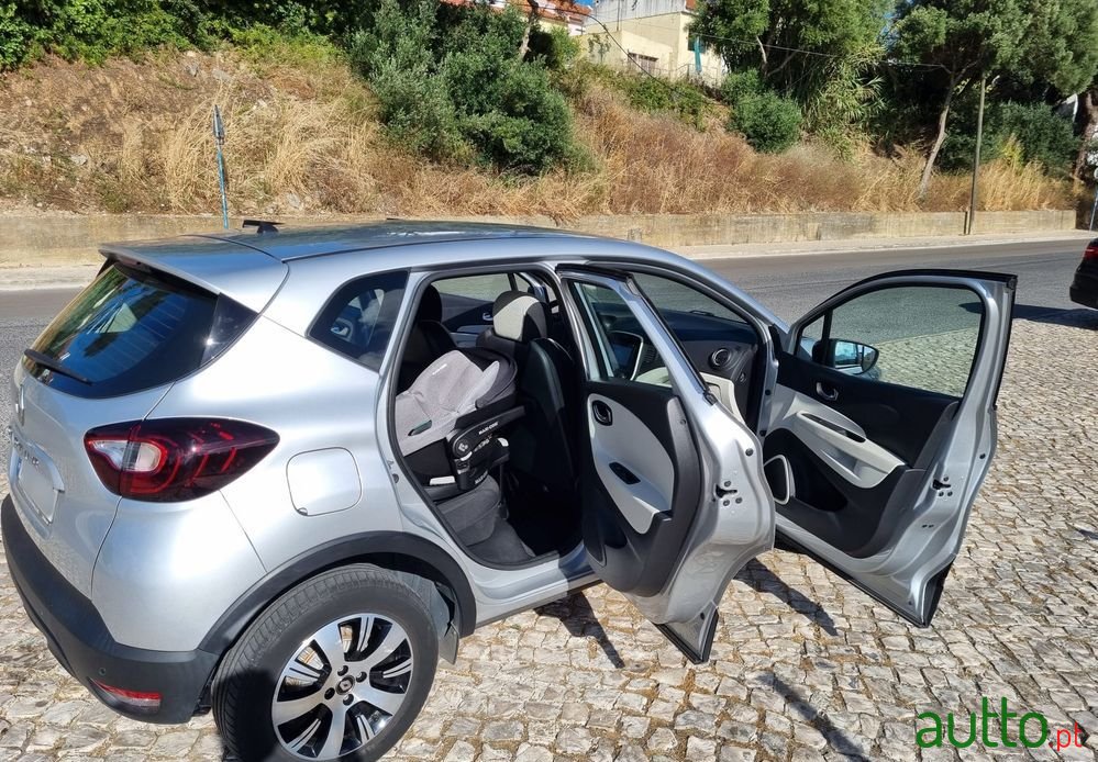 2019' Renault Captur 1.5 Dci Exclusive Edc photo #5