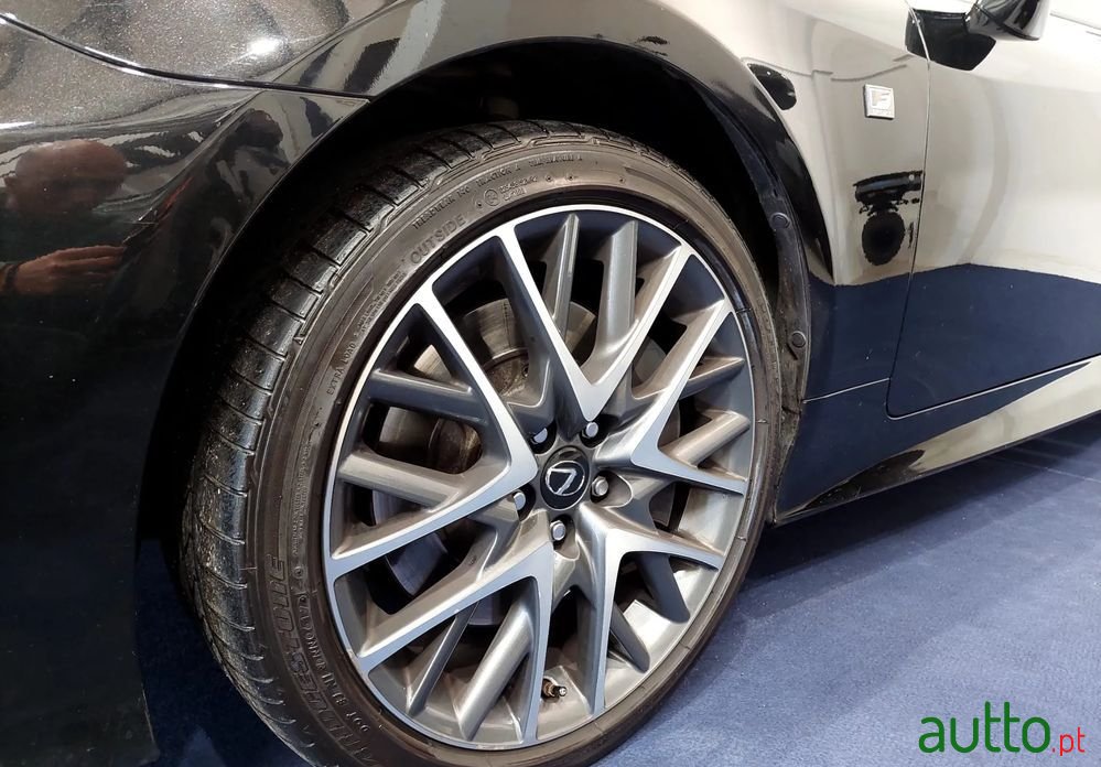 2016' Lexus RC 200t F Sport Plus photo #3