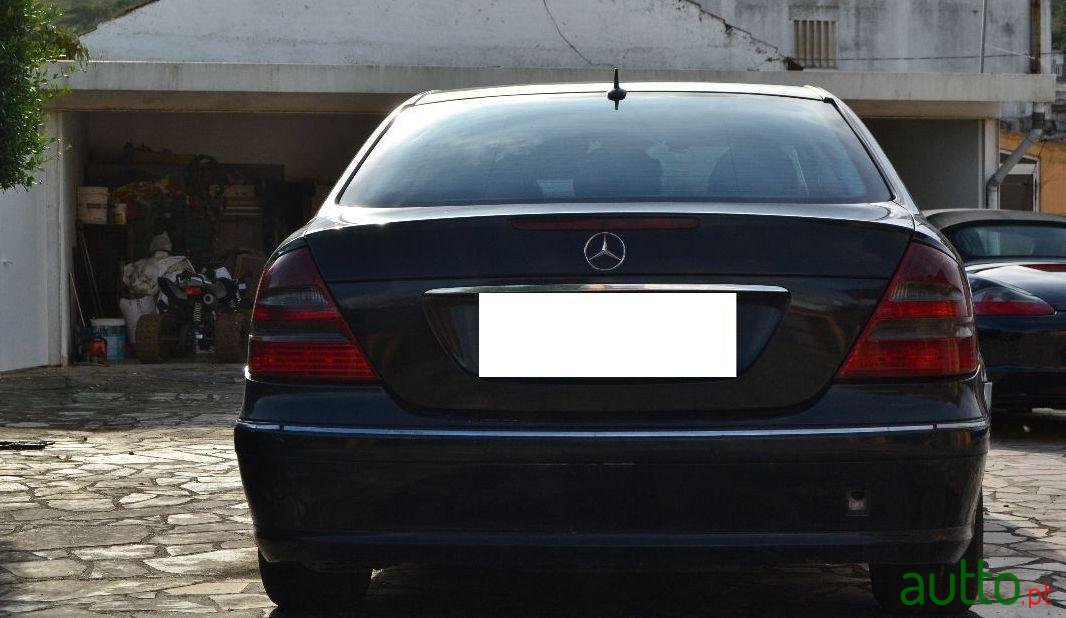 2002' Mercedes-Benz E-220 Avantgarde photo #1