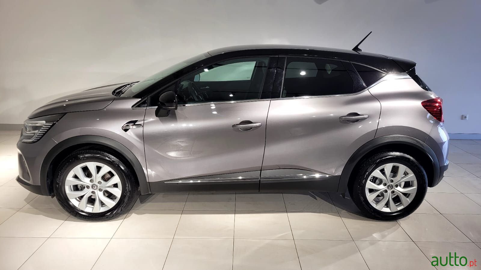 2021' Renault Captur photo #5