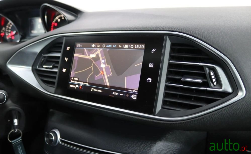 2017' Peugeot 308 Puretech photo #6
