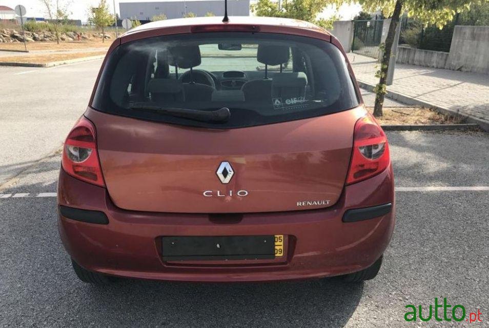 2005' Renault Clio photo #2