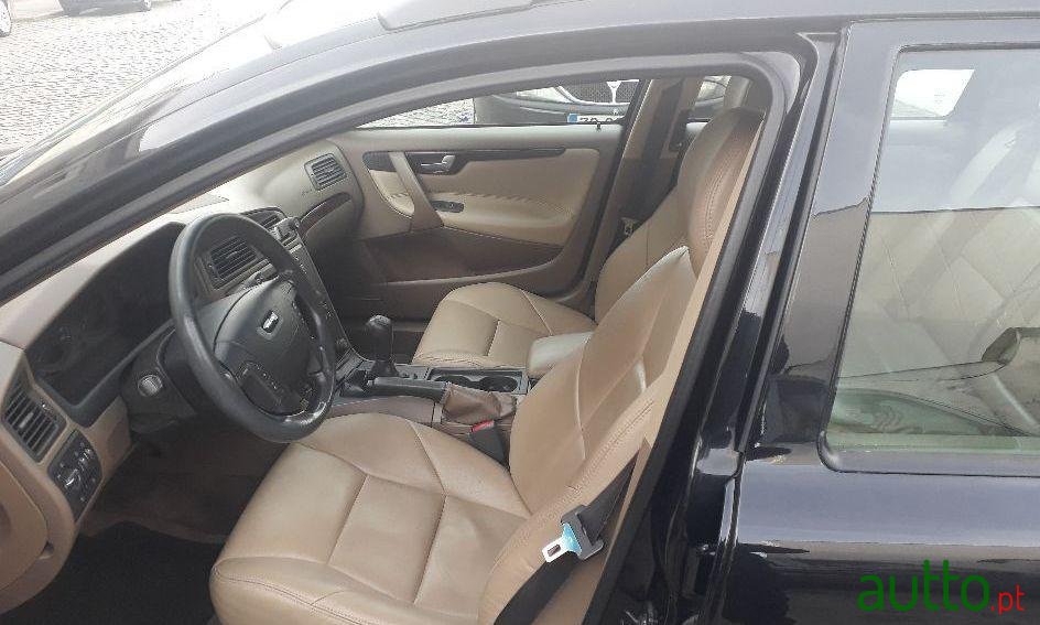 2001' Volvo V70 2.4 D5 photo #2