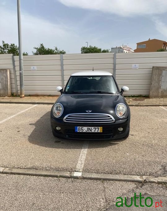 2010' MINI Cooper photo #1