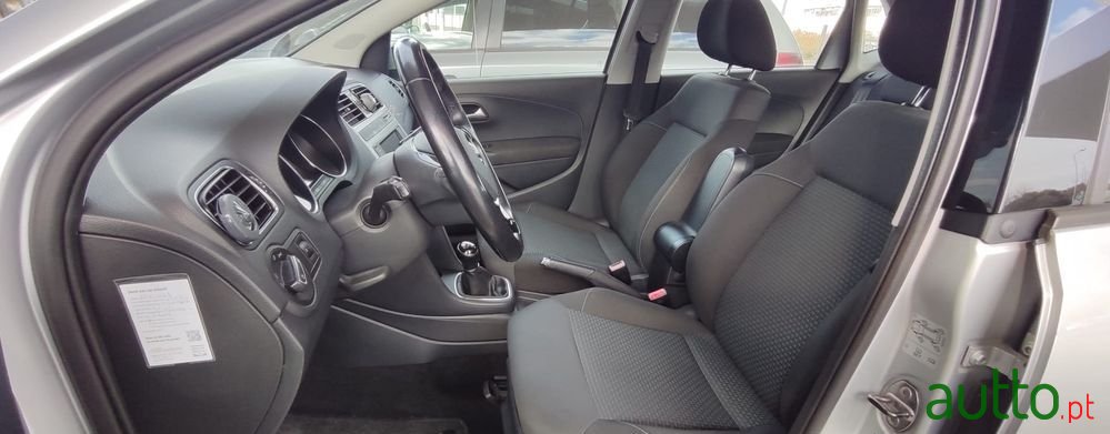 2014' Volkswagen Polo photo #5