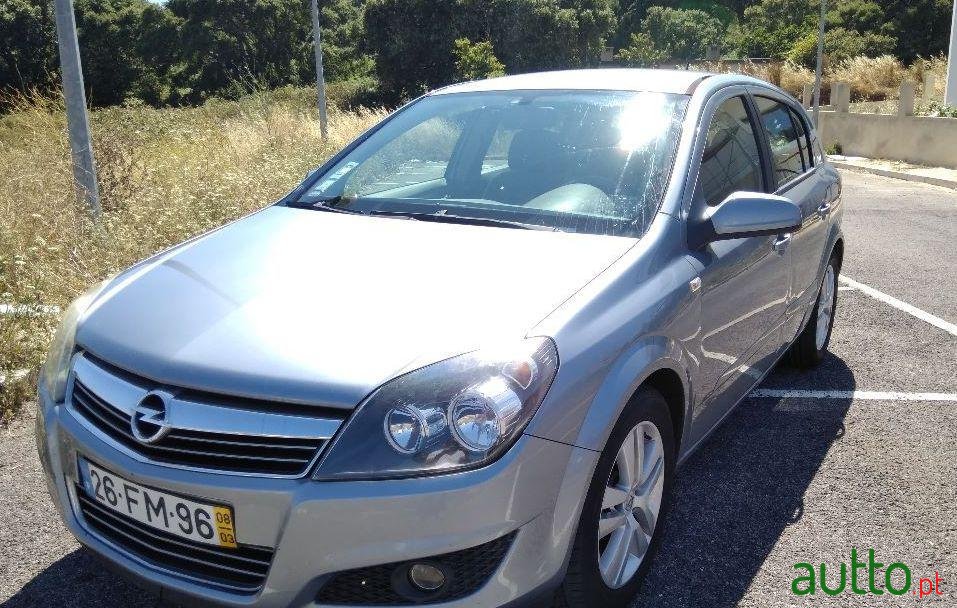 2008' Opel Astra photo #4