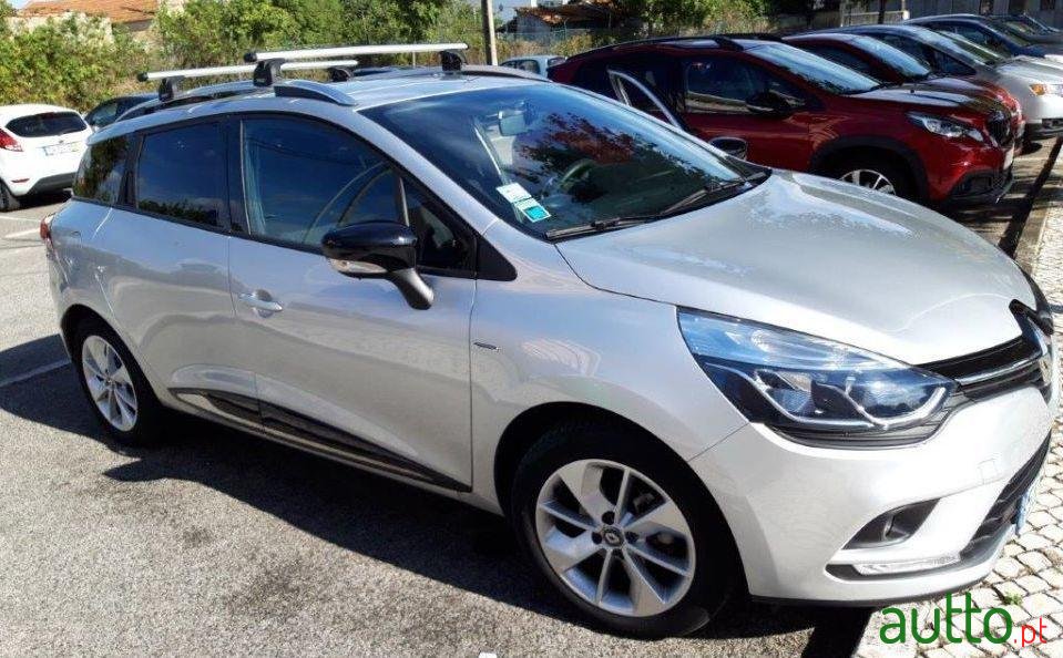 2017' Renault Clio Sport Tourer photo #3