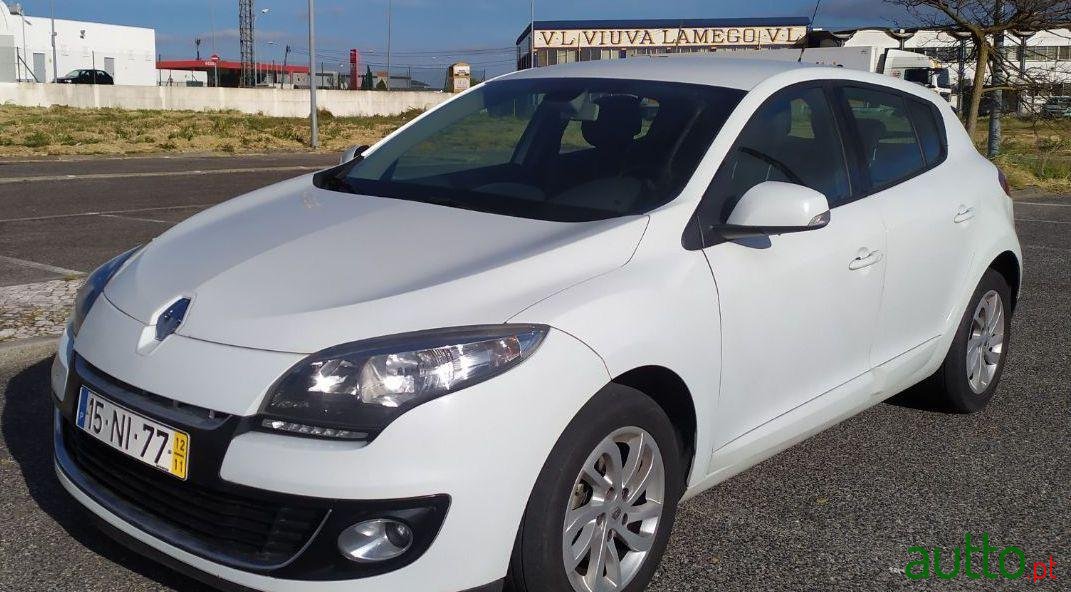 2012' Renault Megane photo #2