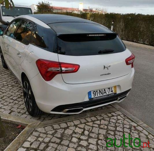 2012' Citroen DS5 photo #2