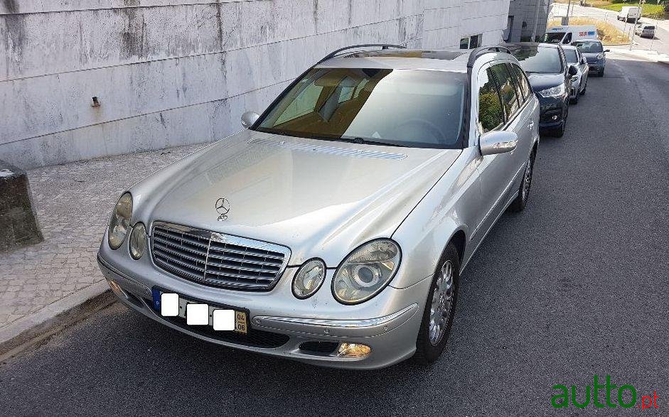 2004' Mercedes-Benz E-220 Elegance photo #3