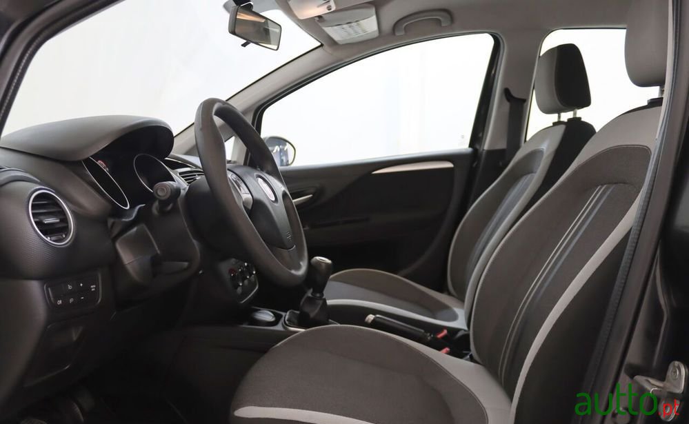 2012' Fiat Punto photo #4