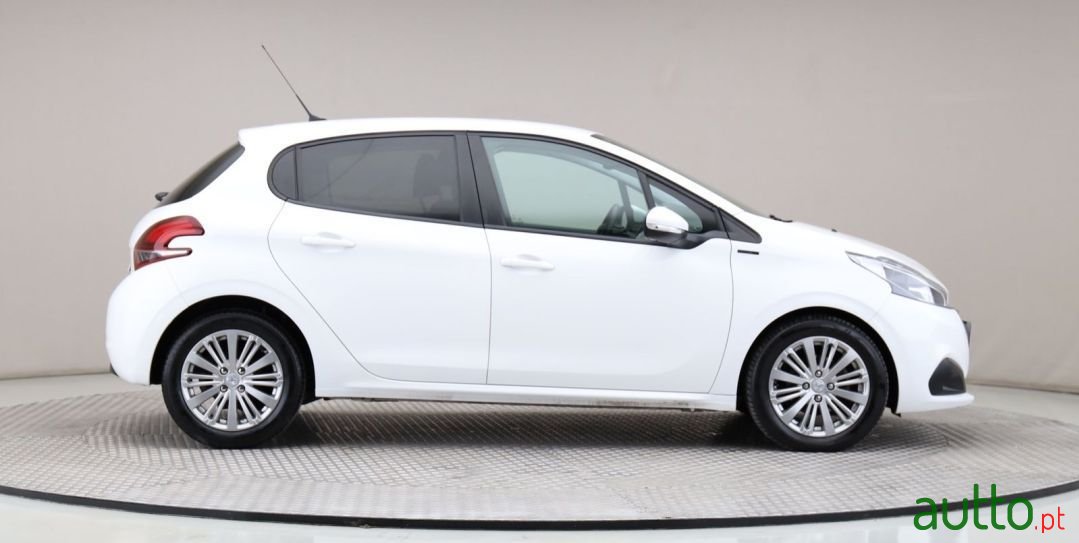 2018' Peugeot 208 photo #6