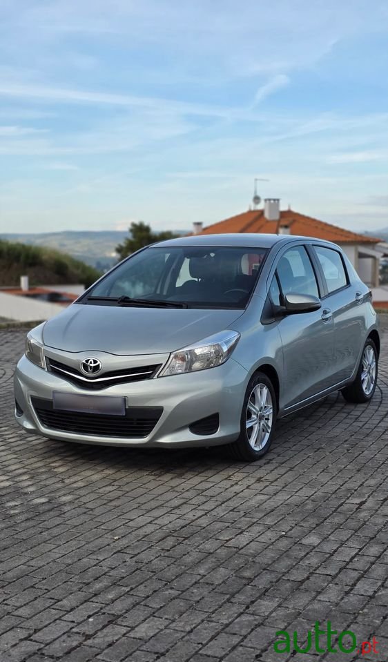 2012' Toyota Yaris photo #1
