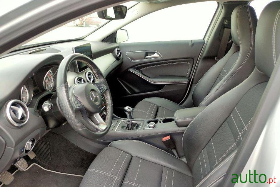 2015' Mercedes-Benz Gla-180 photo #1