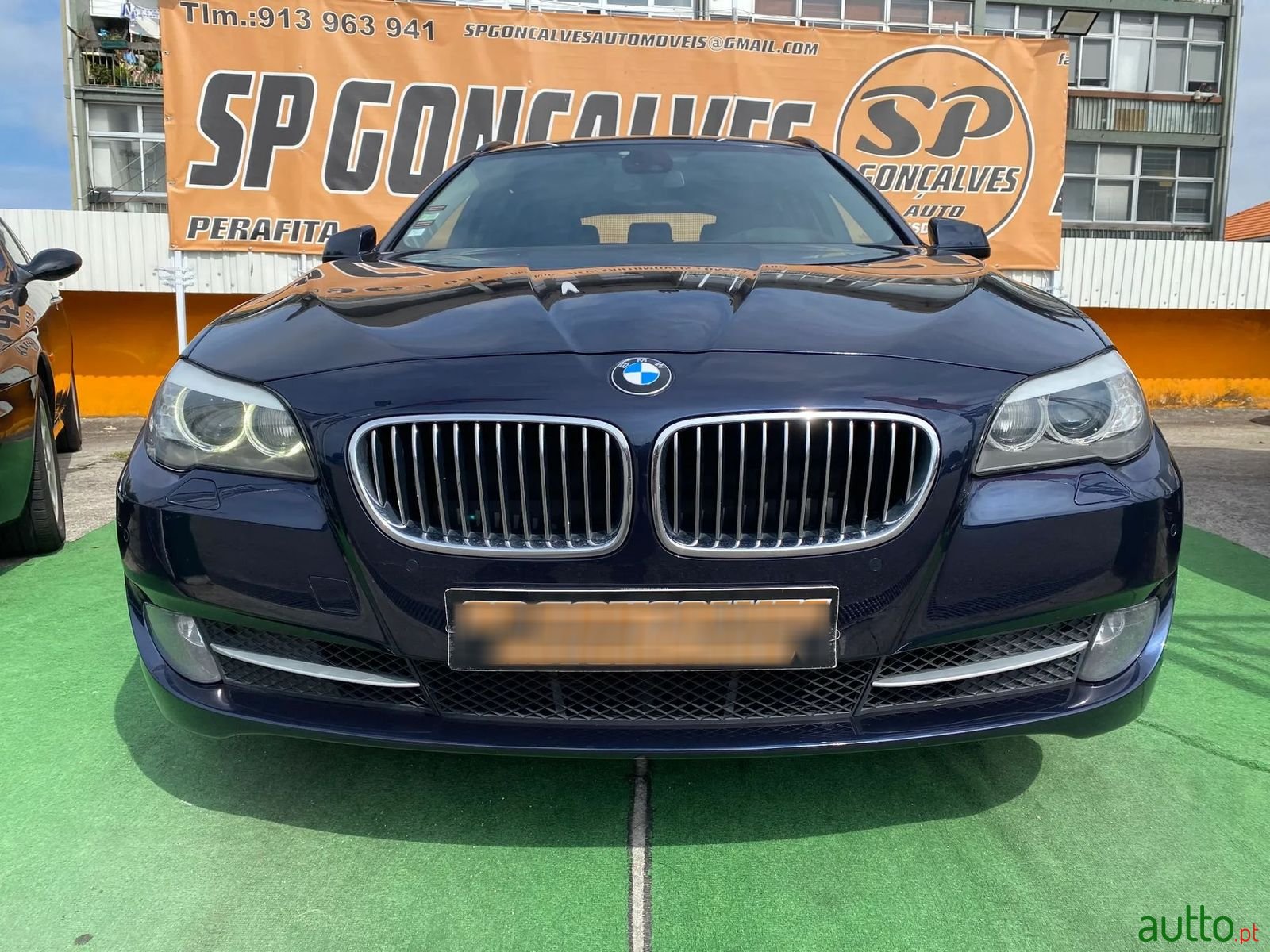 2011' BMW 520 photo #3