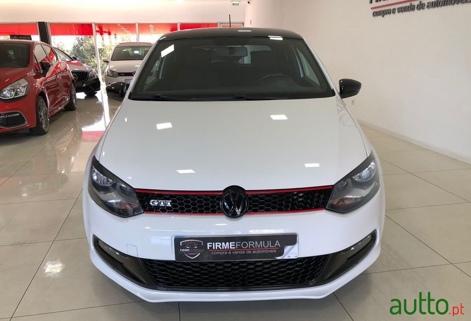 2010' Volkswagen Polo photo #2