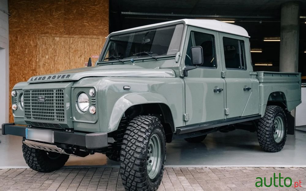 2011' Land Rover Defender photo #1